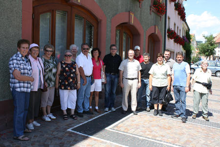 Ein ganze Reihe interessierter Bürger schloss sich der Wandergruppe um den Landtagsabgeordneten Guido Wolf, Bürgermeister Guse und CDU-Verbandsvorsitzenden Karl Müller am Samstag an. Ein ganze Reihe interessierter Bürger schloss sich der Wandergruppe um den Landtagsabgeordneten Guido Wolf, Bürgermeister Guse und CDU-Verbandsvorsitzenden Karl Müller am Samstag an.