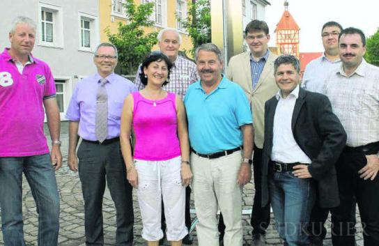 Unser Bild zeigt von links Neustadtrat Thomas Held, Bürgermeister Jürgen Guse, Margit Müller, Otto Brugger, Karl Müller, Christian Stark, Michael Gut, CDU-Vorsitzender Heiko Zorn und Rolf Schütz. Unser Bild zeigt von links Neustadtrat Thomas Held, Bürgermeister Jürgen Guse, Margit Müller, Otto Brugger, Karl Müller, Christian Stark, Michael Gut, CDU-Vorsitzender Heiko Zorn und Rolf Schütz.